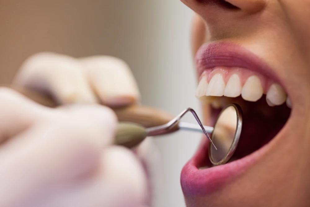 Como manter a saúde bucal em dia: 7 hábitos essenciais para um sorriso saudável