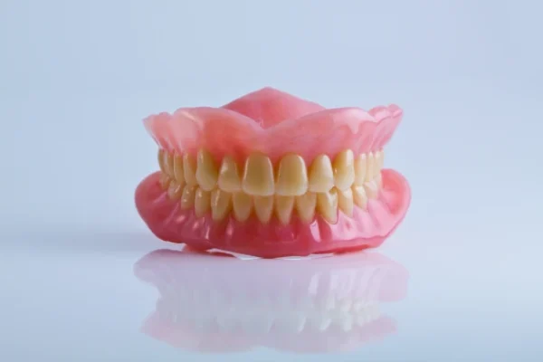 full_set_acrylic_denture_isolated_white_background_1